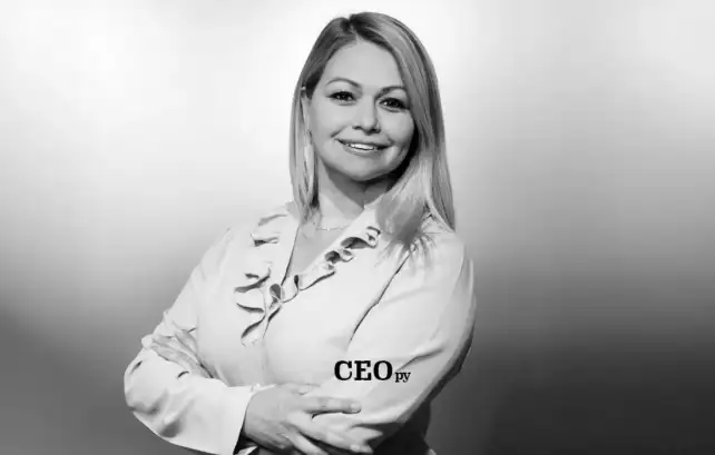 Carmen Fernández, gerente general de FIC, representando innovación en experiencia del usuario y transformación digital en servicios financieros.