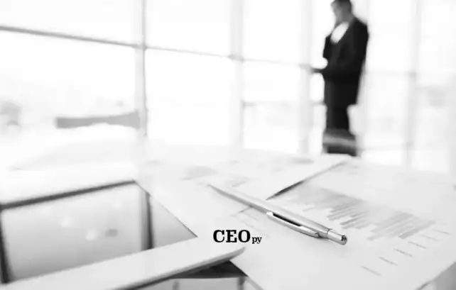 quipo analizando estrategias de inversión y calidad de activos en fondos mutuos.