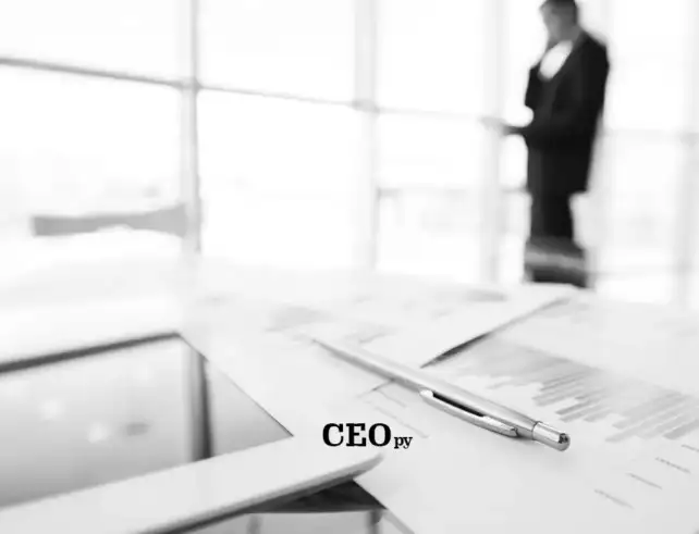 quipo analizando estrategias de inversión y calidad de activos en fondos mutuos.