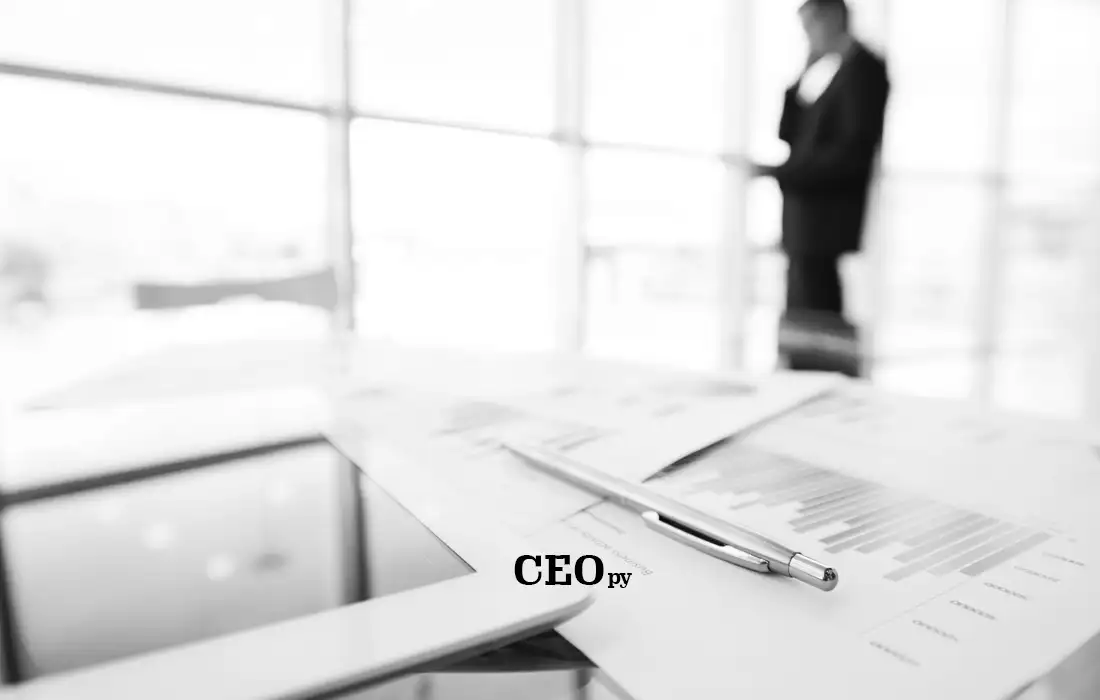 quipo analizando estrategias de inversión y calidad de activos en fondos mutuos.